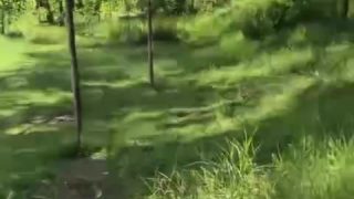 Ukhti bercadar squirt di hutan